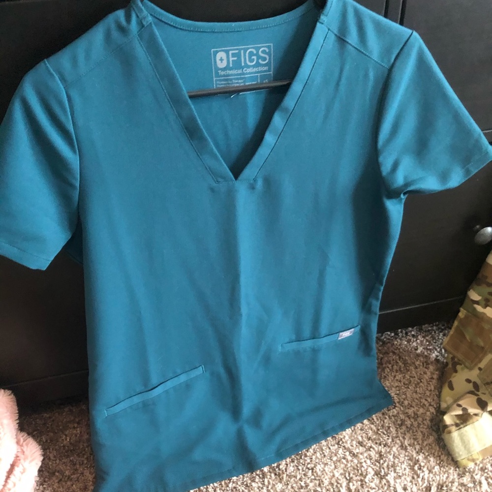 Caribbean Blue 3 pocket scrub top - Picture 2 of 3
